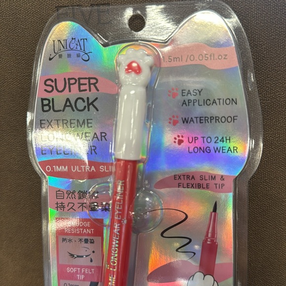 SUPERBLACK
EXTREME LONGWEAR EYELINER - Picture 2 of 3